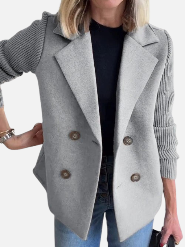 Andrea | Blazer con Mangas Tejidas y Doble Botonadura