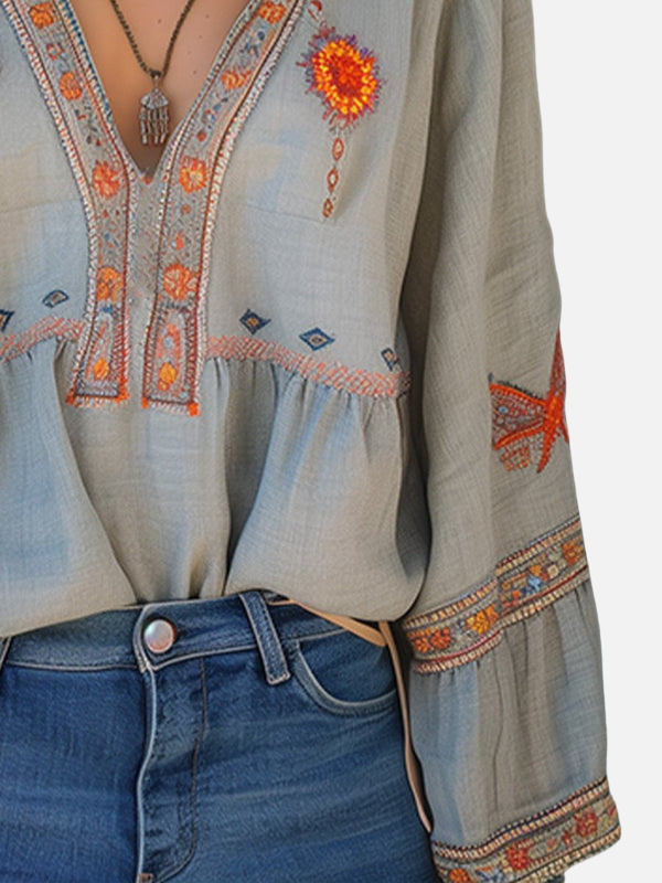 Regina | Blusa Bordada Manga Campana con Escote en V